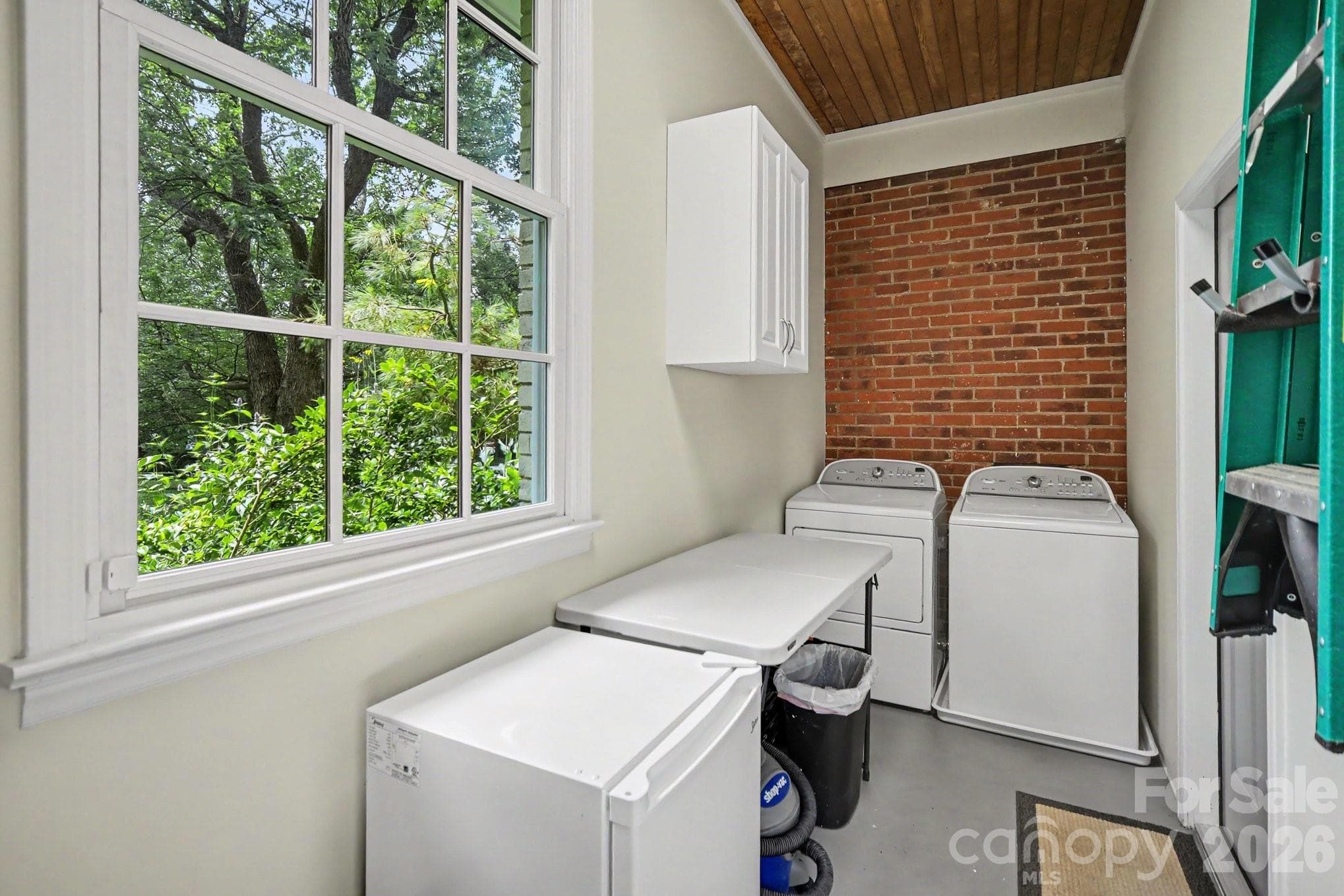 Single Family Residence at 118 Lutomma Circle, Charlotte, photo 26 of 39