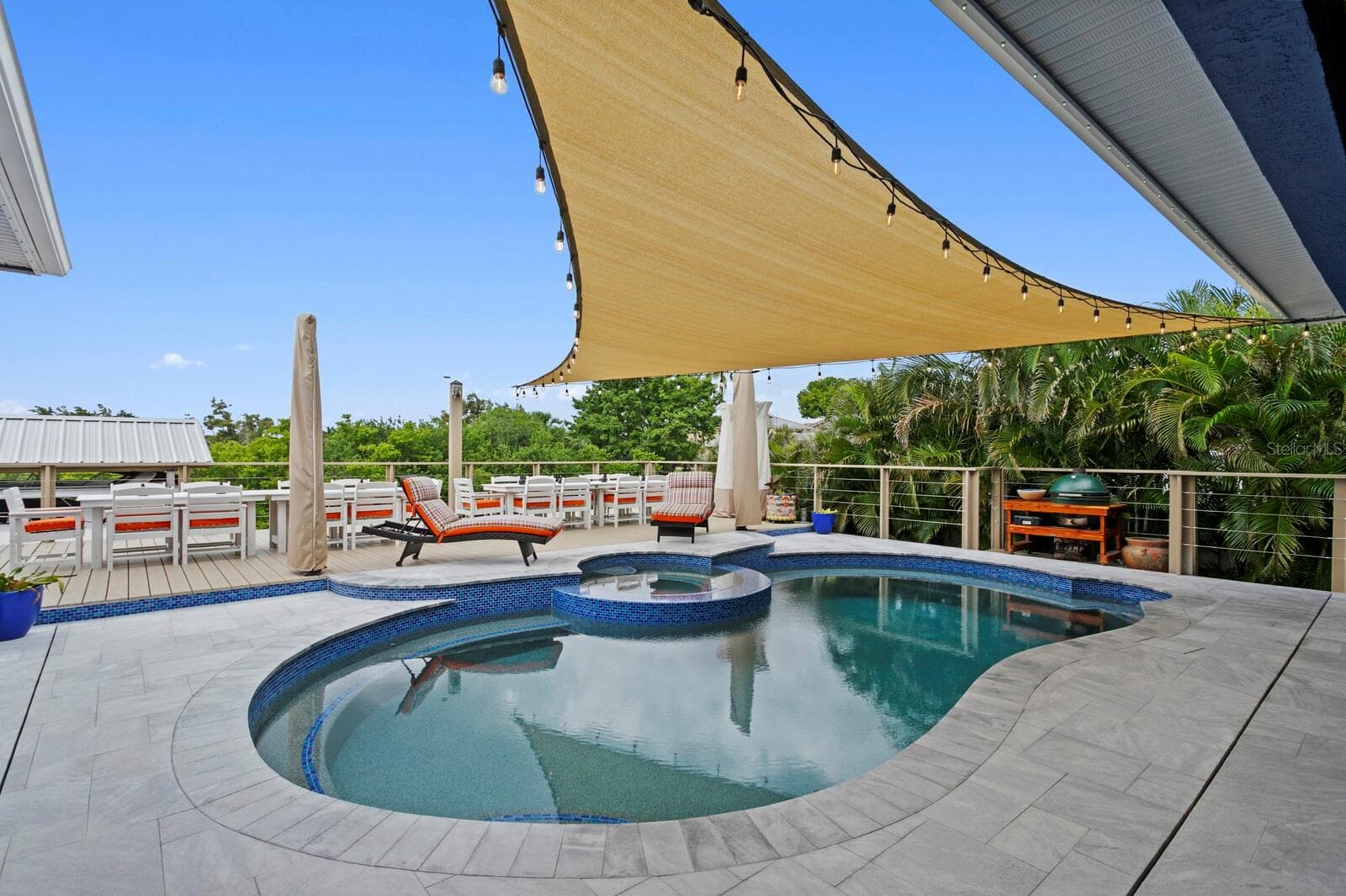 Large composite deck off pool deck - 704 EAGLE LN, APOLLO BEACH
