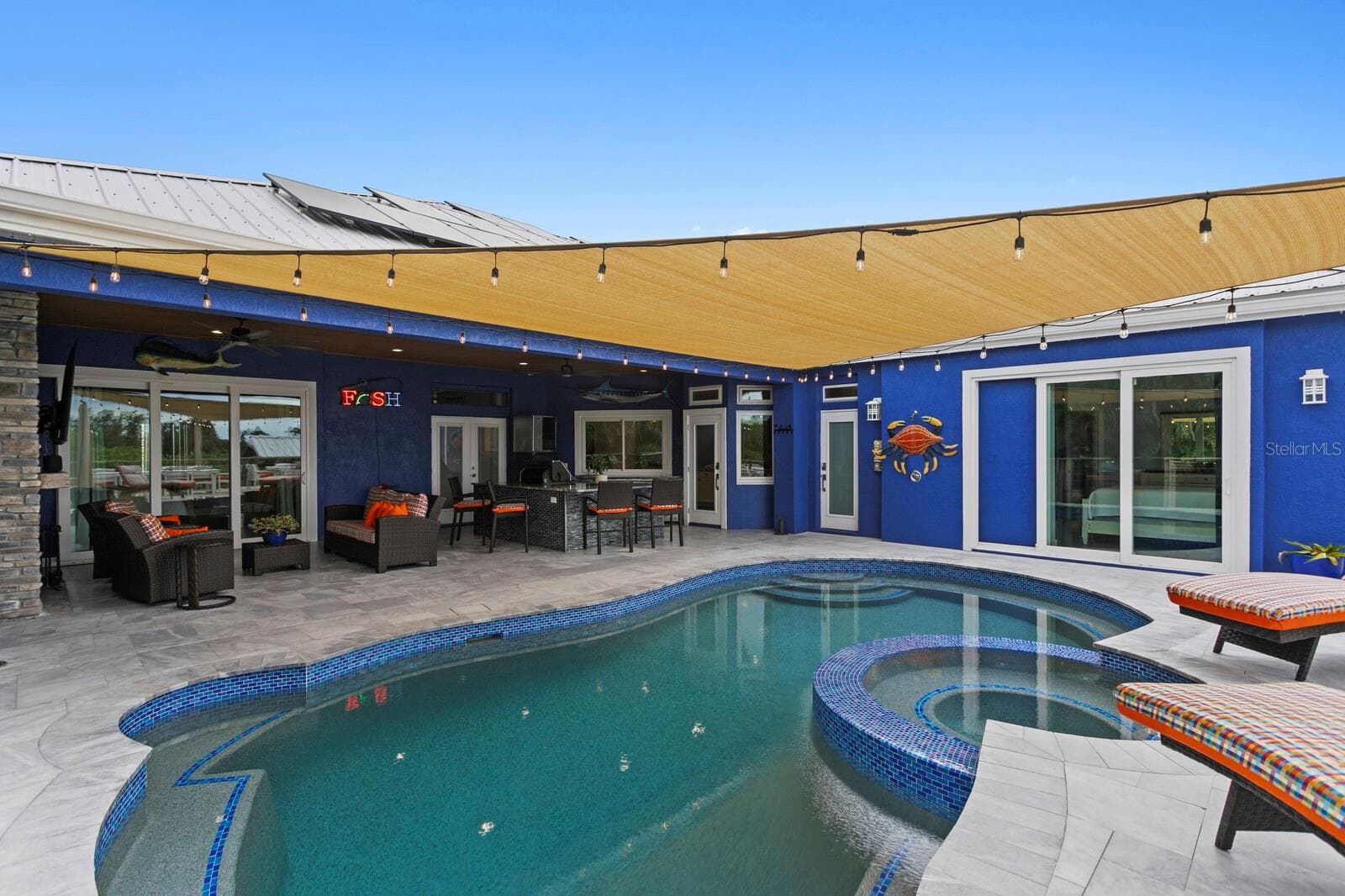 Sail sunshade provides added sun protection while enjoying the pool - 704 EAGLE LN, APOLLO BEACH