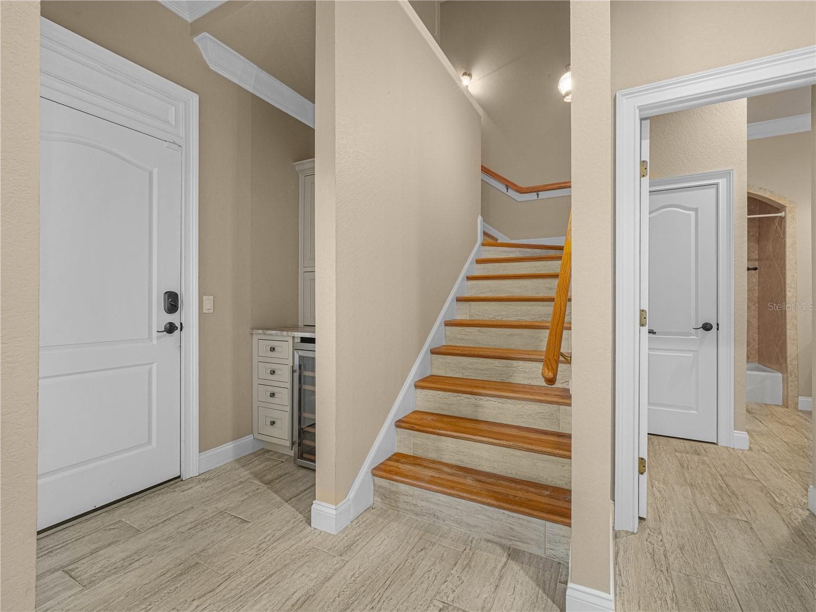 Beverage Center with stairs to 5th bedroom or Bonus Room - 6750 LAKELAND HIGHLANDS RD, LAKELAND