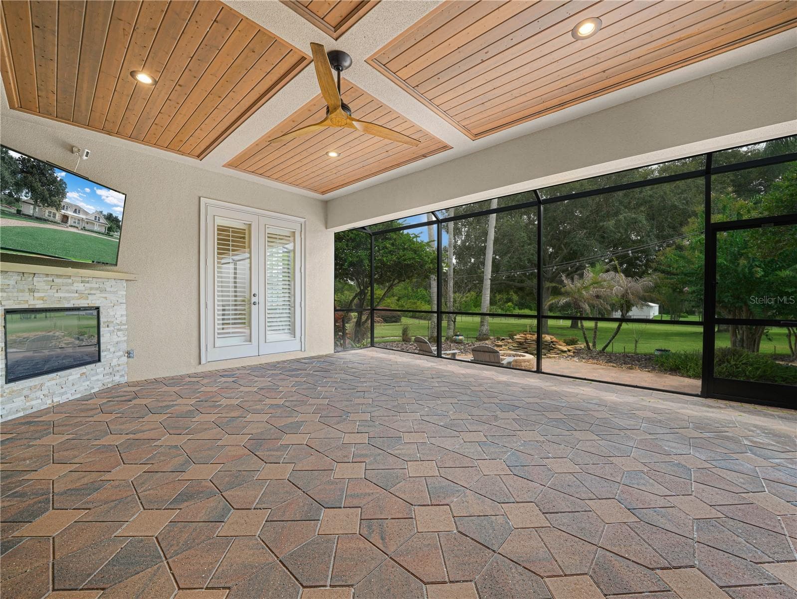 Screened lanai - 6750 LAKELAND HIGHLANDS RD, LAKELAND