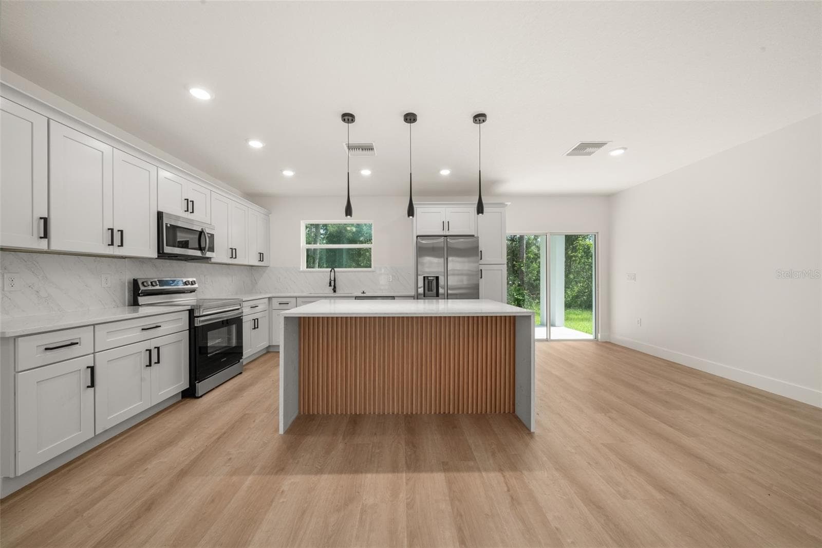 kitchen - 8725 CAPILLA ST, SEBRING
