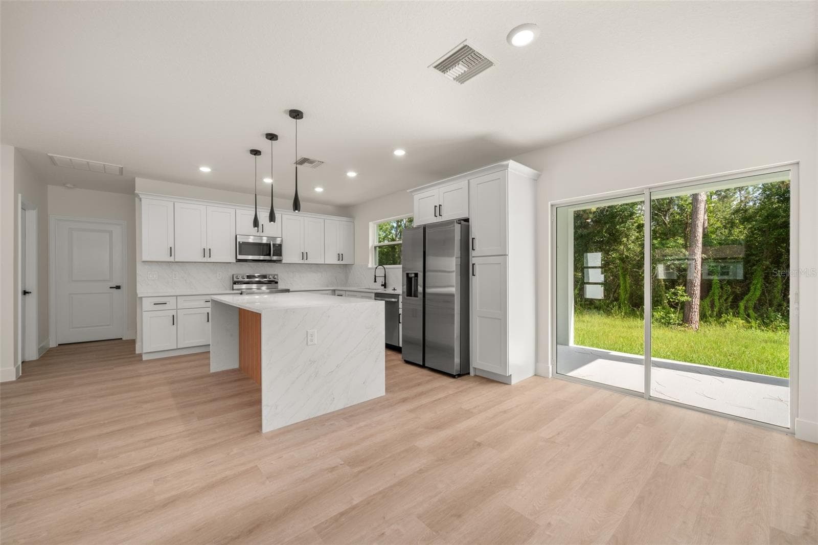 kitchen - 8725 CAPILLA ST, SEBRING