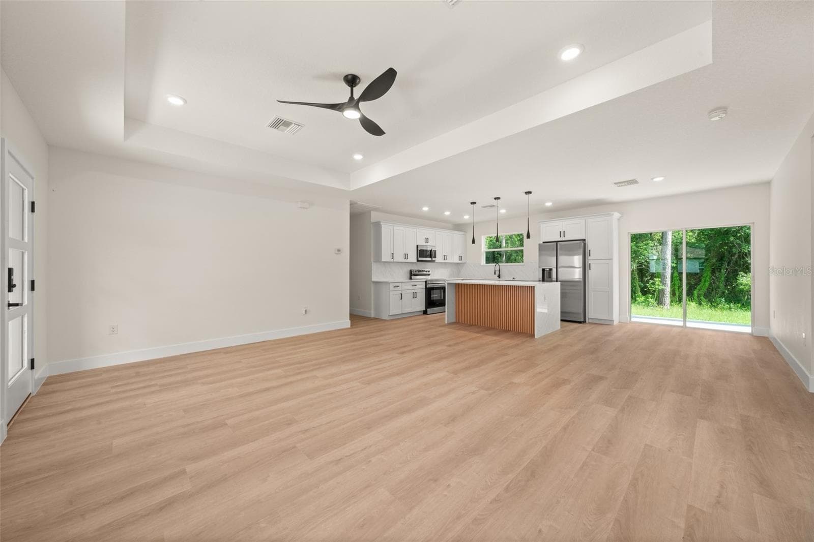 living room - 8725 CAPILLA ST, SEBRING