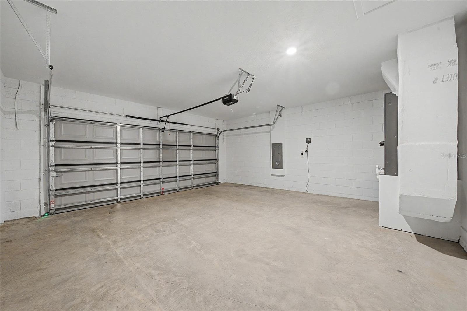 garage - 8725 CAPILLA ST, SEBRING