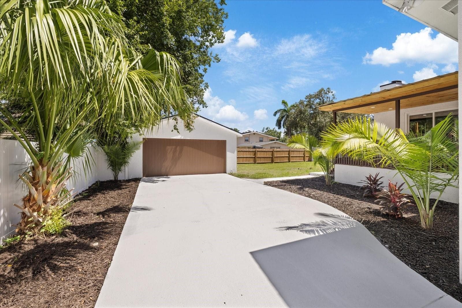 Driveway Backyard - 6403 ELLIOT DR, TAMPA
