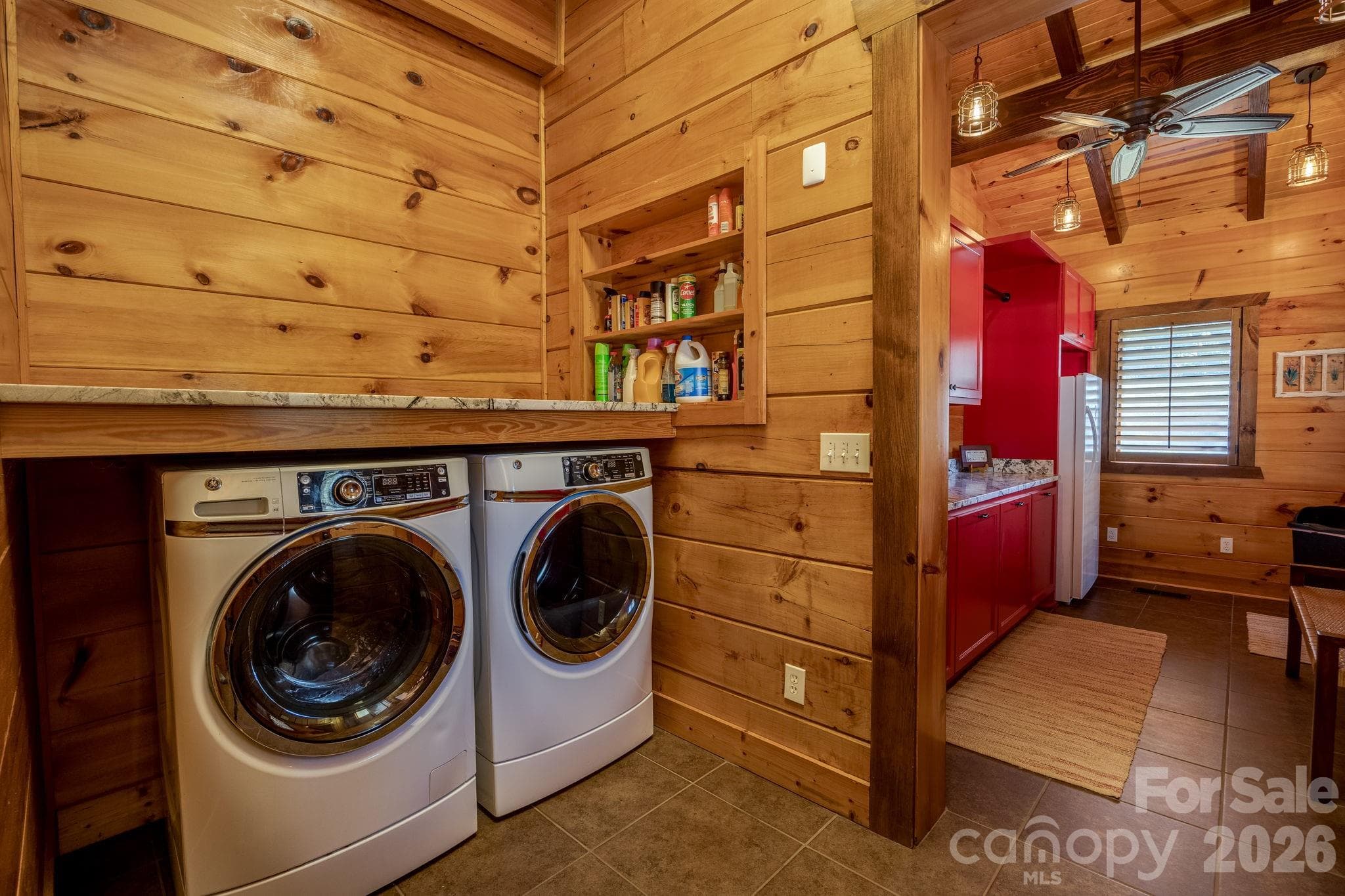 Laundry Room Main Level - 197 Smooth Rock Point, Ridgeway