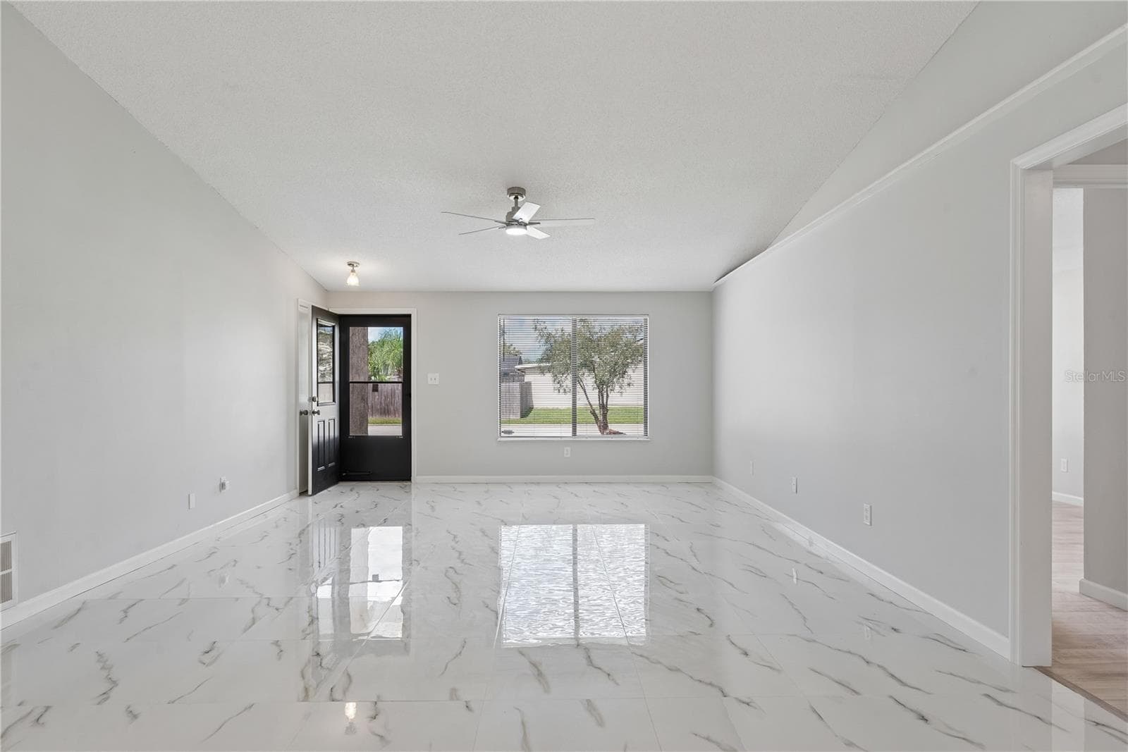 Single Family Residence at 5588 GARDEN GROVE CIR, WINTER PARK, photo 3 of 18