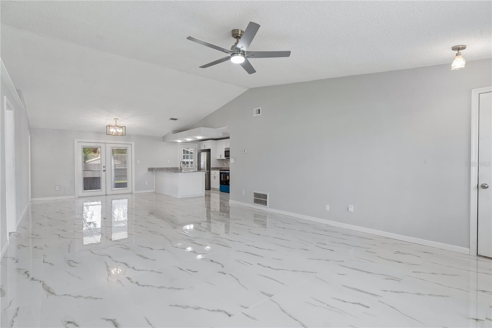 Single Family Residence at 5588 GARDEN GROVE CIR, WINTER PARK, photo 5 of 18