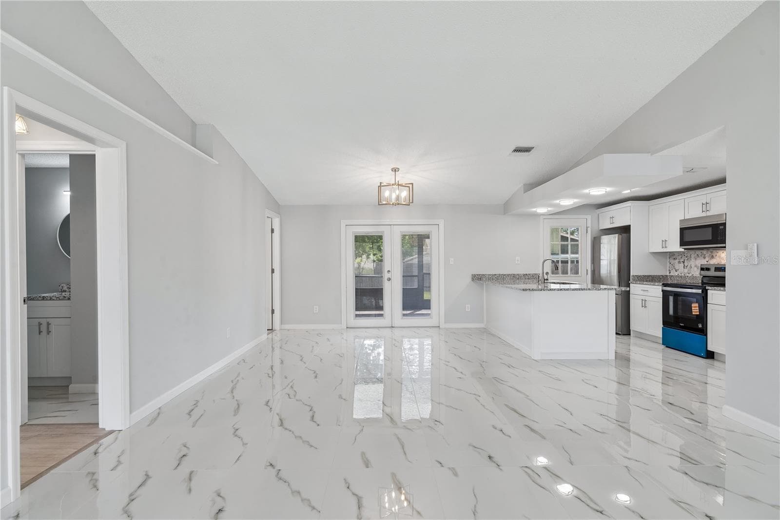 Single Family Residence at 5588 GARDEN GROVE CIR, WINTER PARK, photo 6 of 18