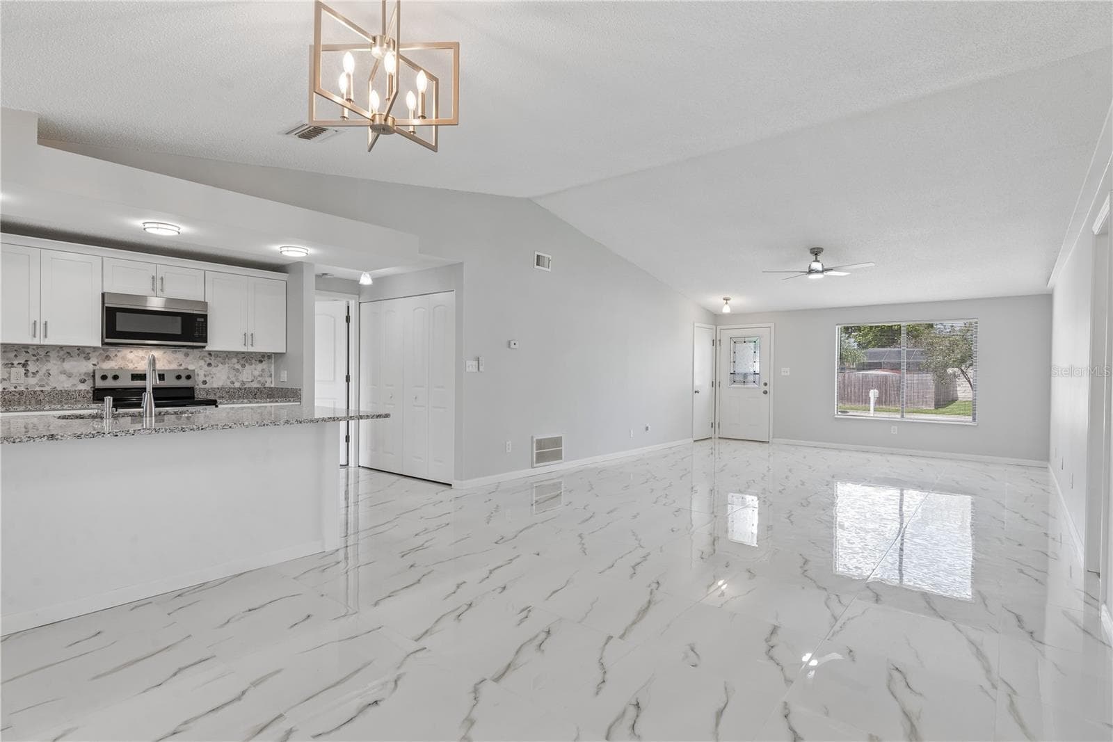 Single Family Residence at 5588 GARDEN GROVE CIR, WINTER PARK, photo 7 of 18