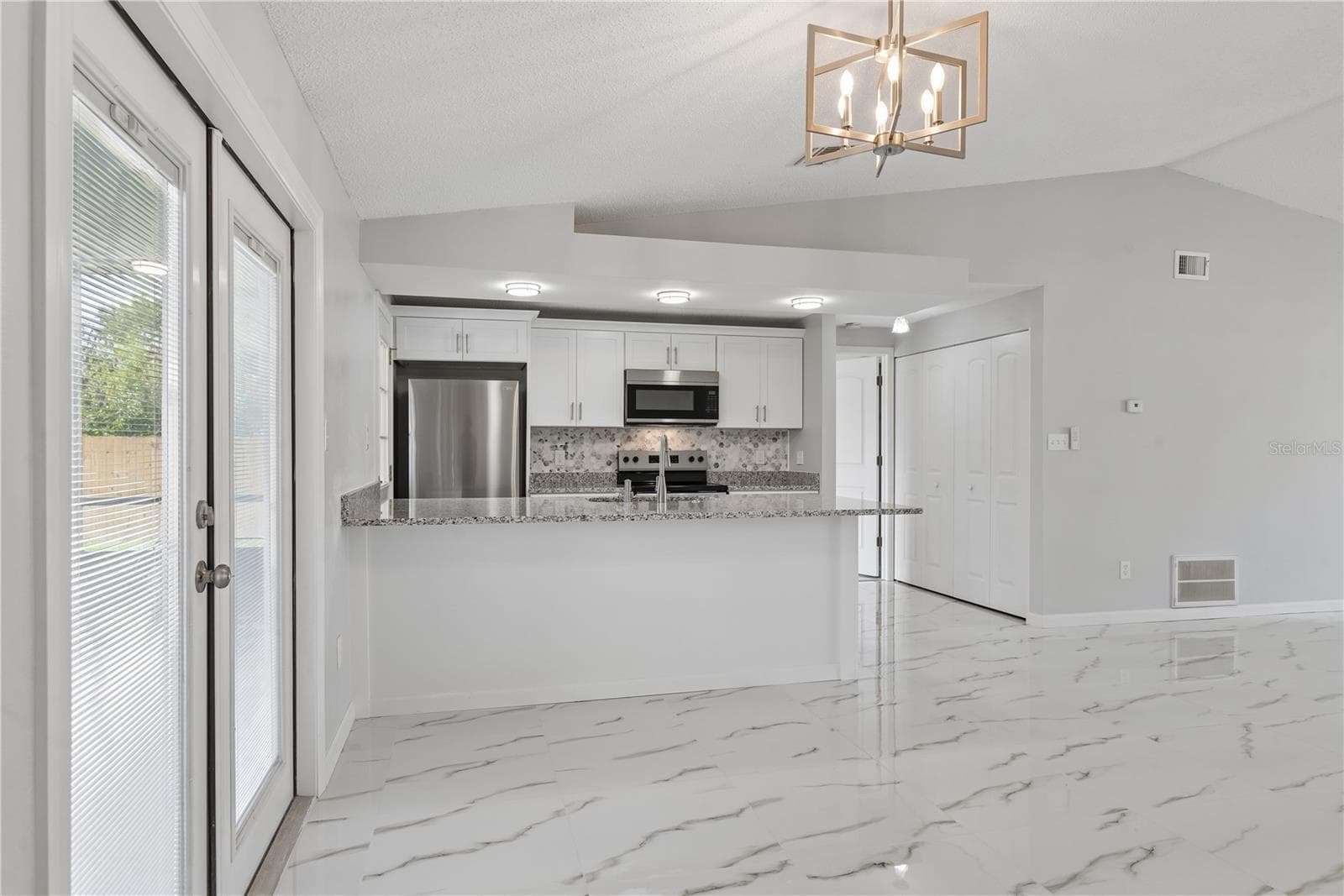 Single Family Residence at 5588 GARDEN GROVE CIR, WINTER PARK, photo 8 of 18