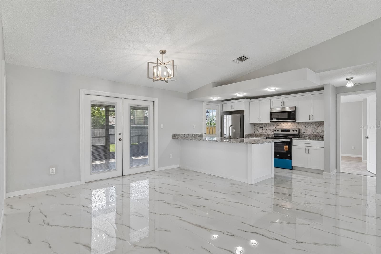 Single Family Residence at 5588 GARDEN GROVE CIR, WINTER PARK, photo 9 of 18