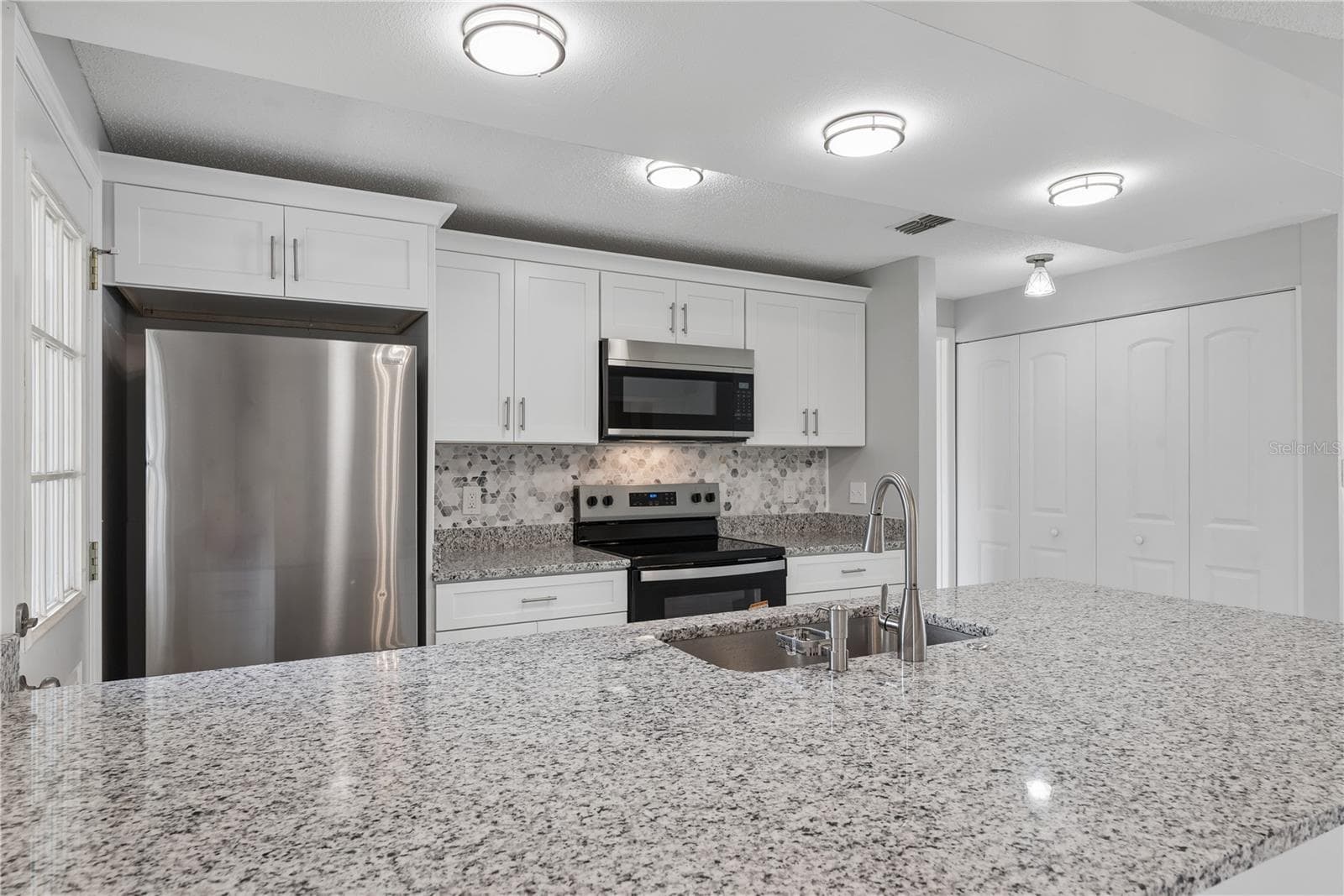 Single Family Residence at 5588 GARDEN GROVE CIR, WINTER PARK, photo 10 of 18
