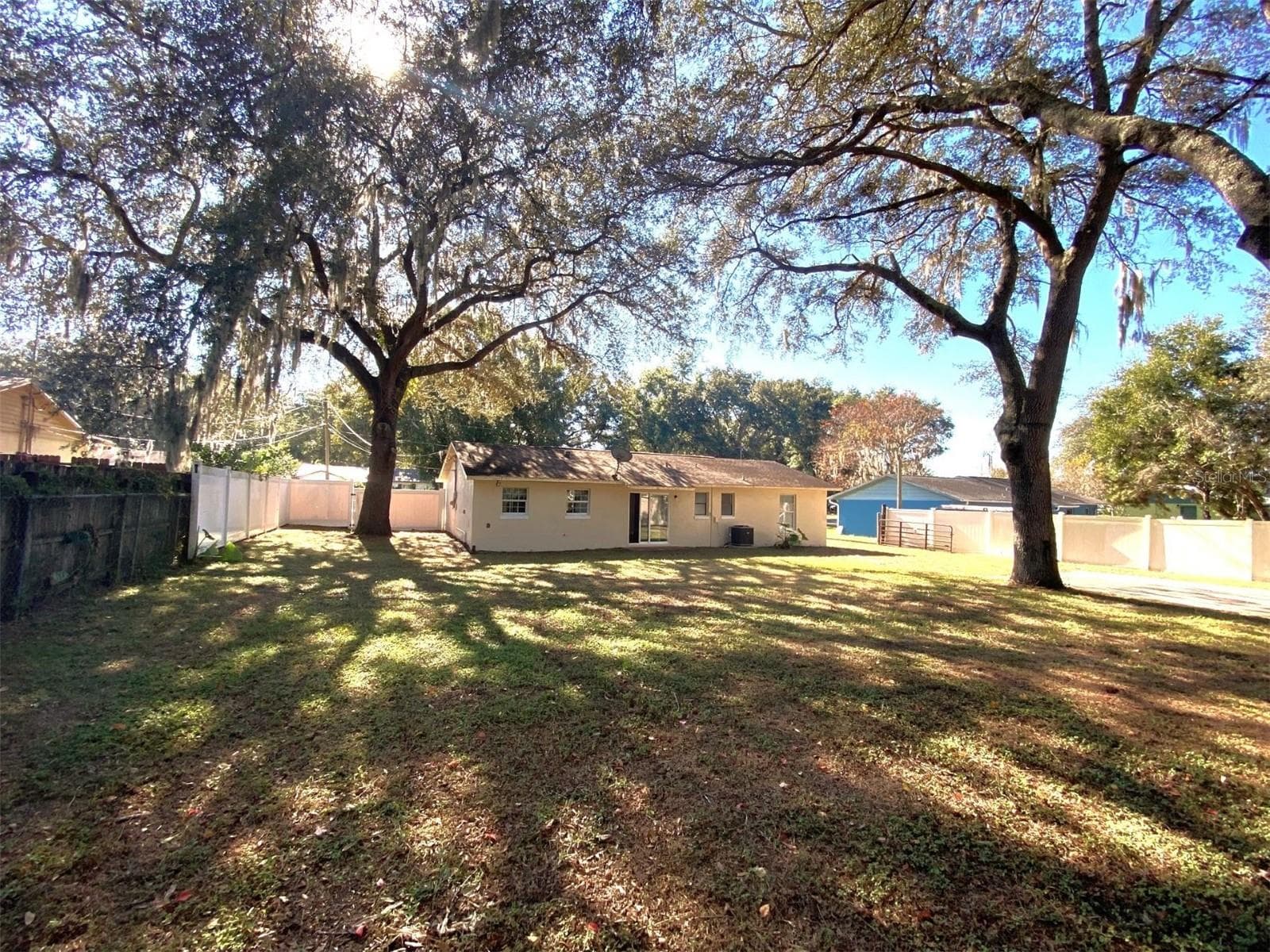 Large backyard and NO HOA telling you what you can do with it. - 11585 SE 129TH LN, OCKLAWAHA