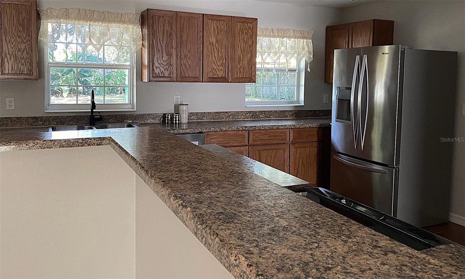 Kitchen is oversized - 11585 SE 129TH LN, OCKLAWAHA