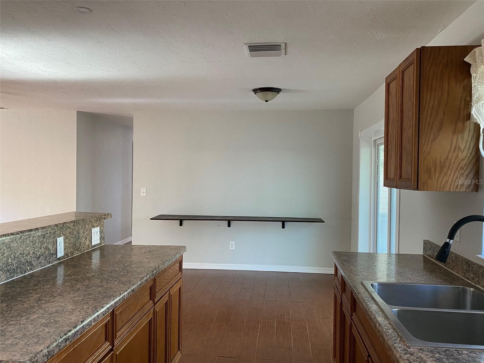 Loads of electrical outlets for all your kitchen appliances - 11585 SE 129TH LN, OCKLAWAHA