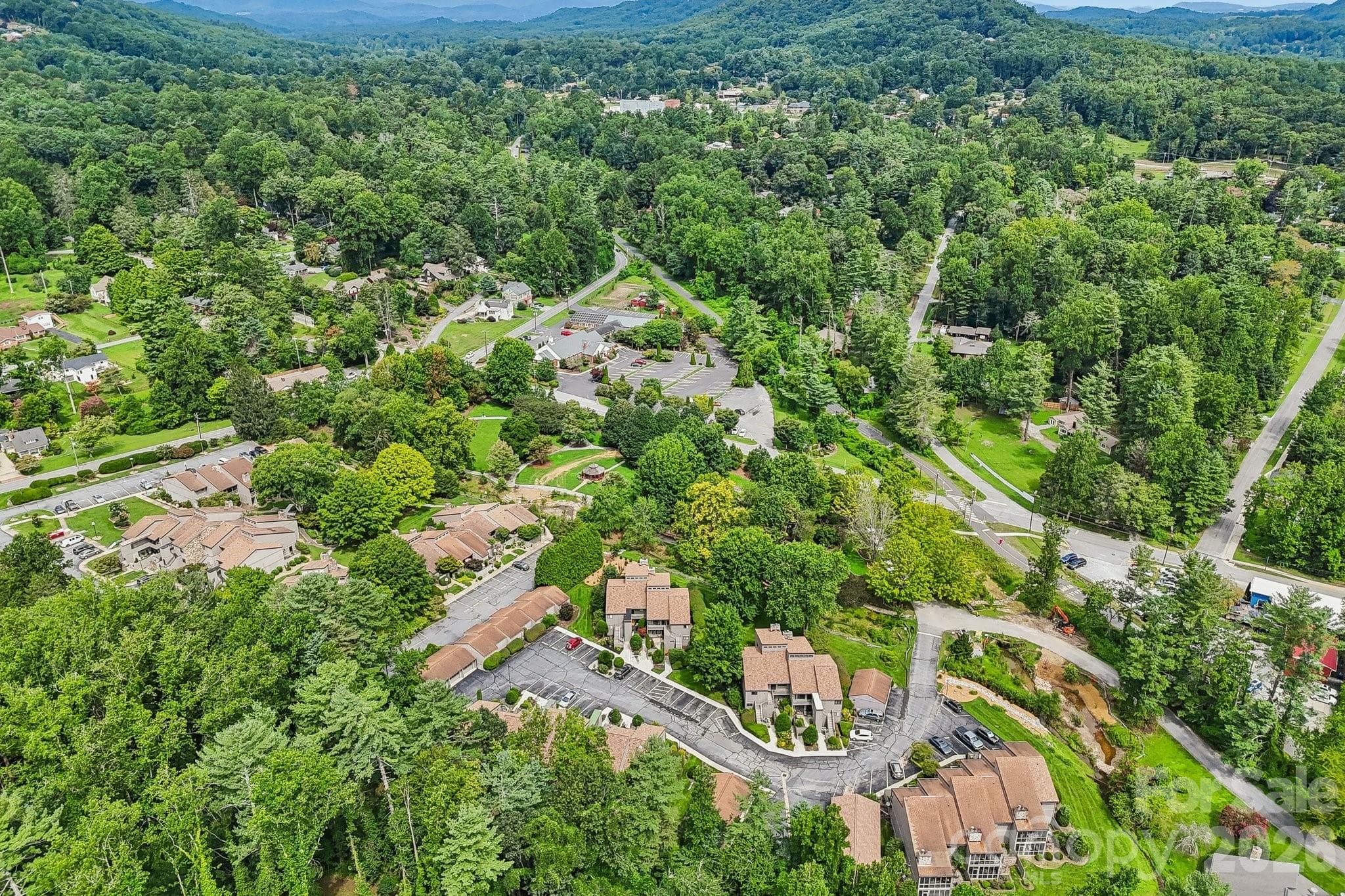 Condominium at 210 Juniper Lane, Hendersonville, photo 36 of 38