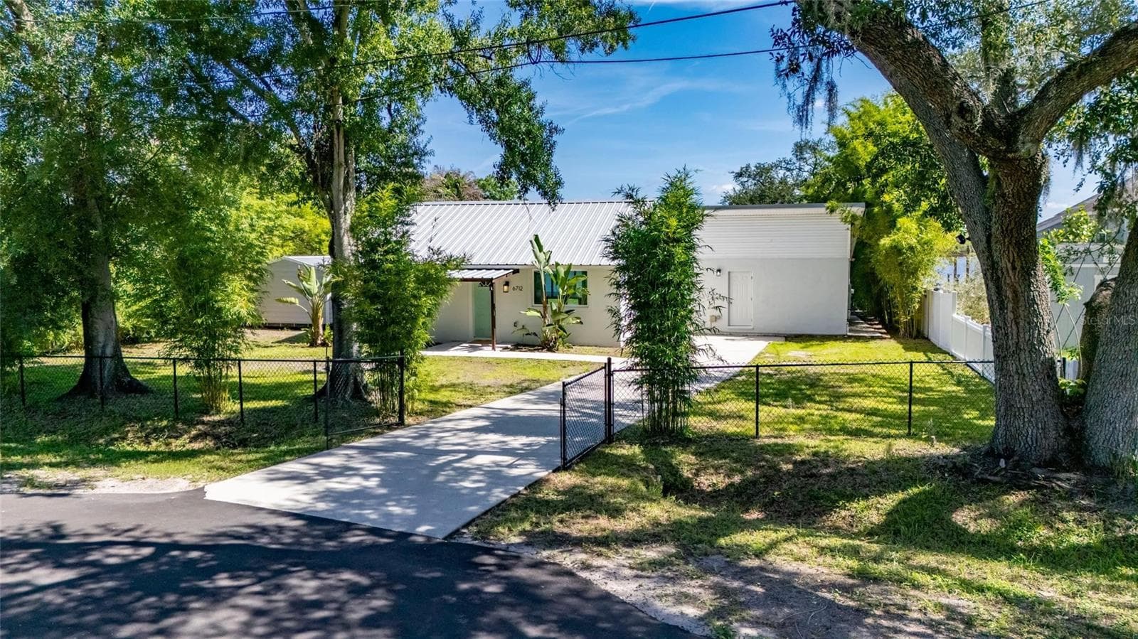 Single Family Residence at 6712 MYRNA DR, TAMPA, photo 7 of 89