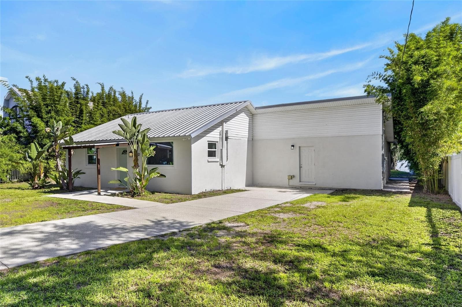 Single Family Residence at 6712 MYRNA DR, TAMPA, photo 8 of 89