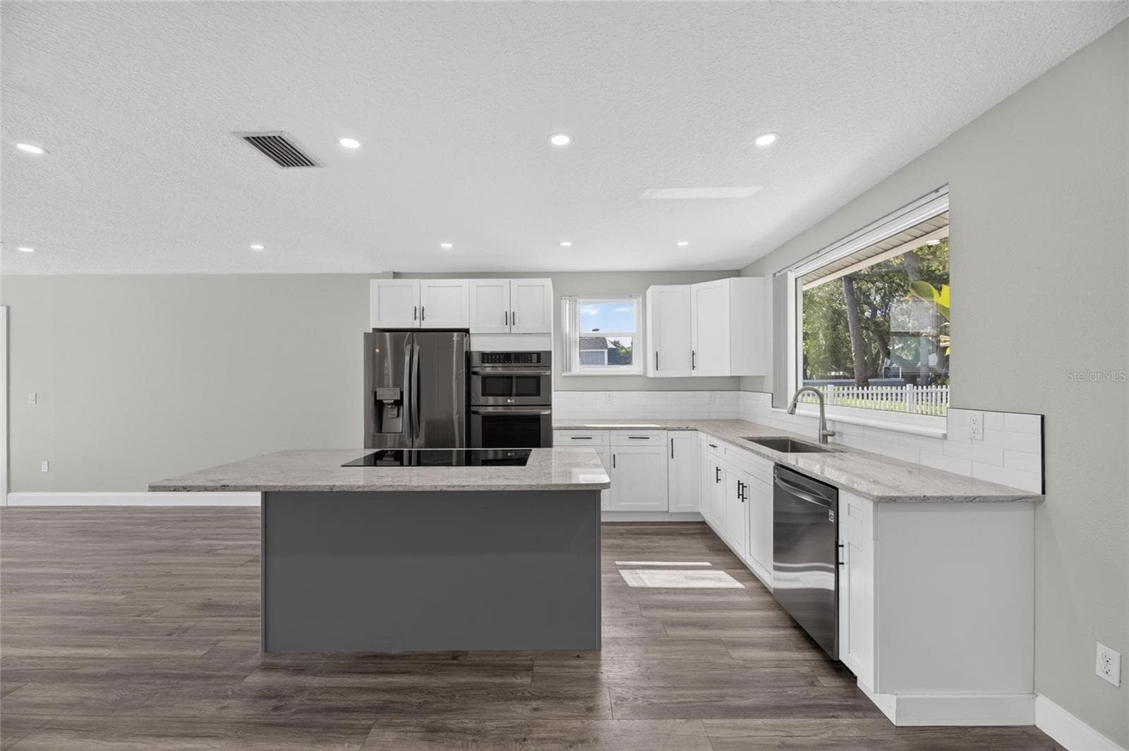 Single Family Residence at 6712 MYRNA DR, TAMPA, photo 15 of 89