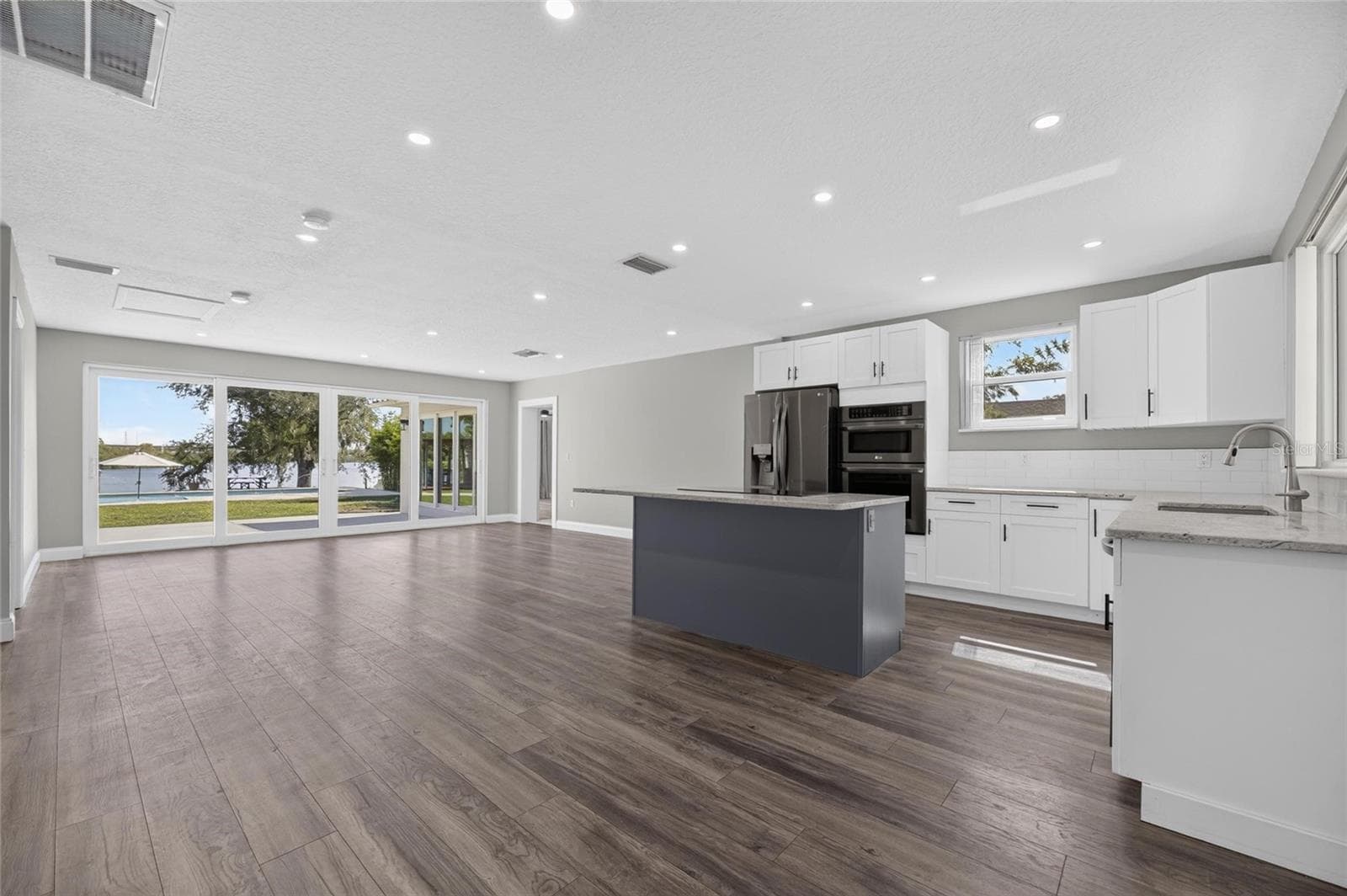 Single Family Residence at 6712 MYRNA DR, TAMPA, photo 16 of 89