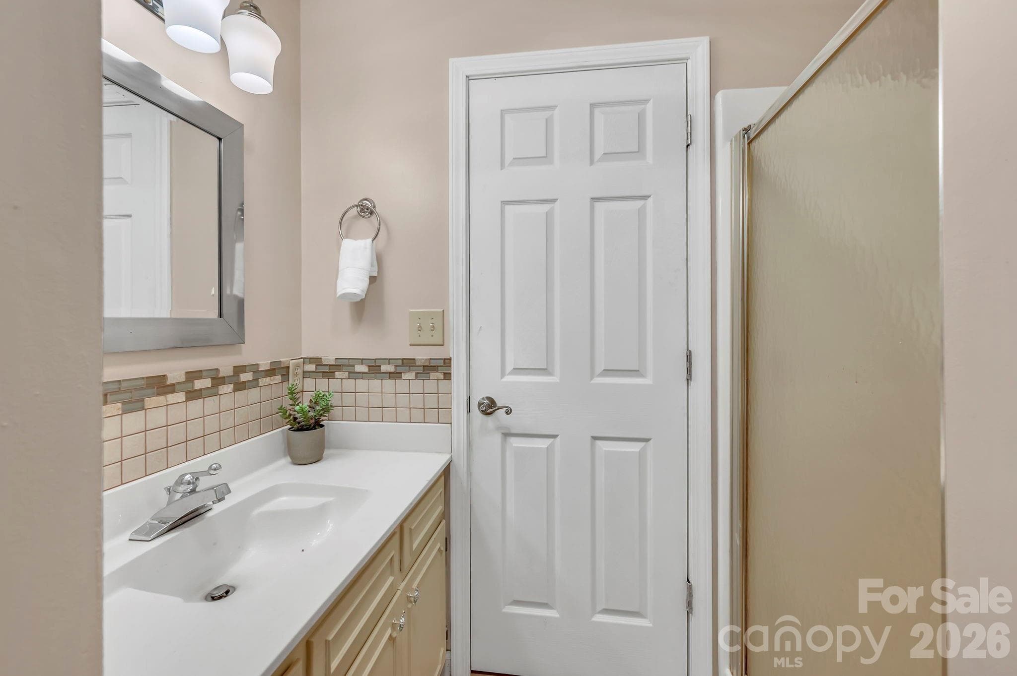 Upstairs Full Bath - 426 Meadowood Lane, Burnsville