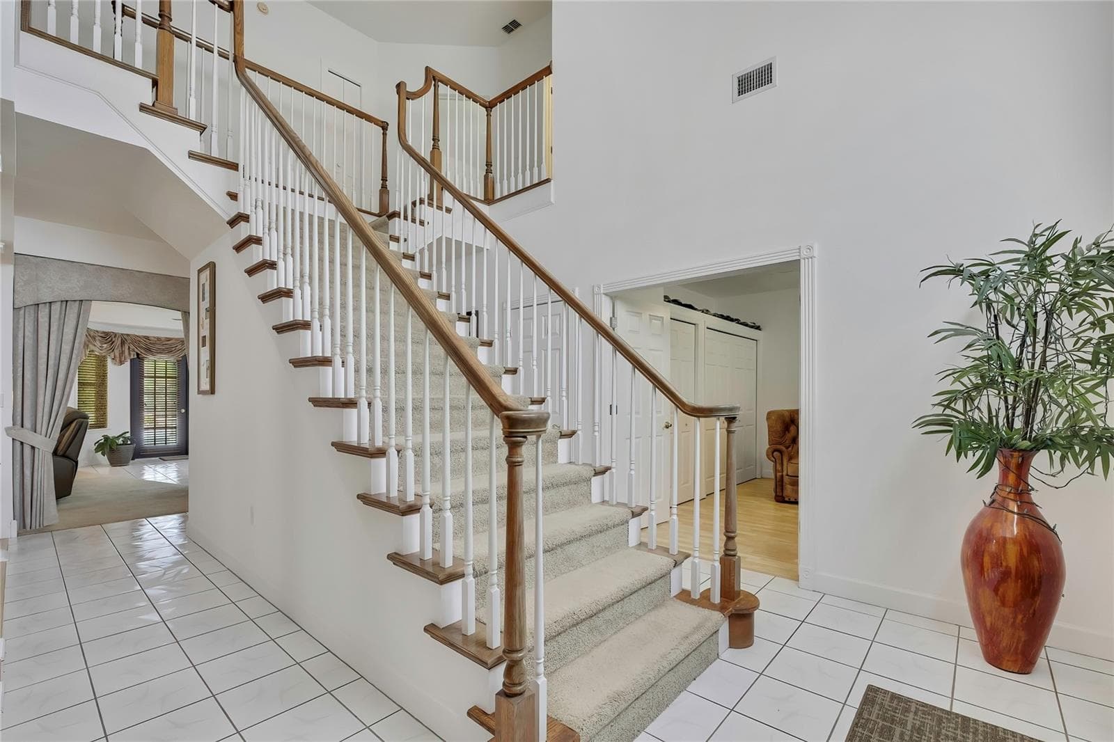 Luxurious Staircase - 7377 ROYAL OAK DR, WEEKI WACHEE