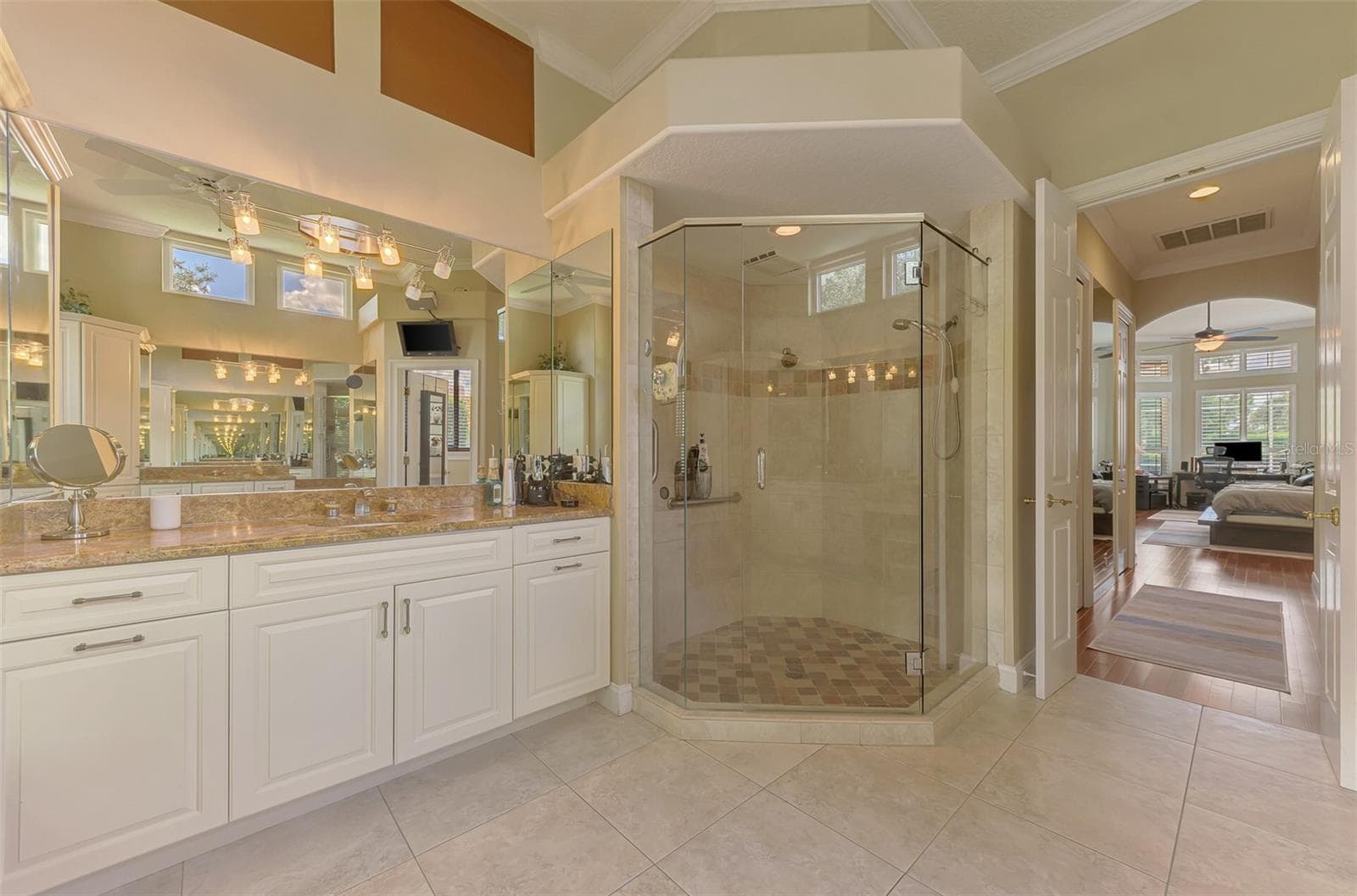 Primary bathroom - 7767 ALISTER MACKENZIE DR, SARASOTA