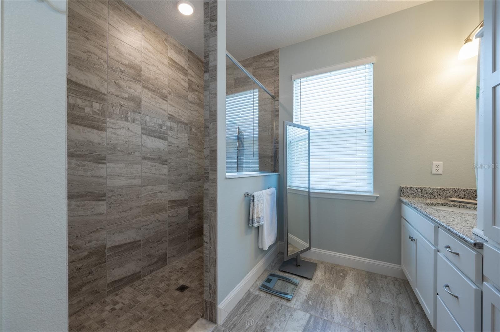 Beautiful tiled shower - 17 WHITE HAVEN LN, PALM COAST