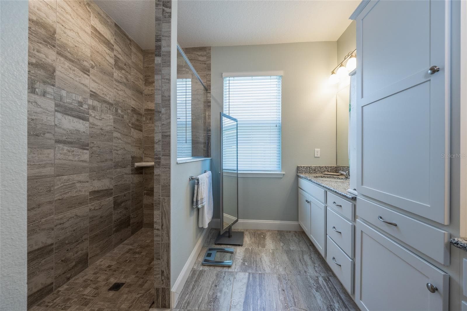 Owners suite bathroom - 17 WHITE HAVEN LN, PALM COAST