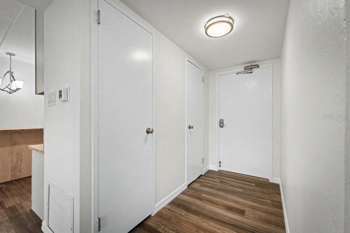 Foyer - 1224 S PENINSULA DR #621, DAYTONA BEACH