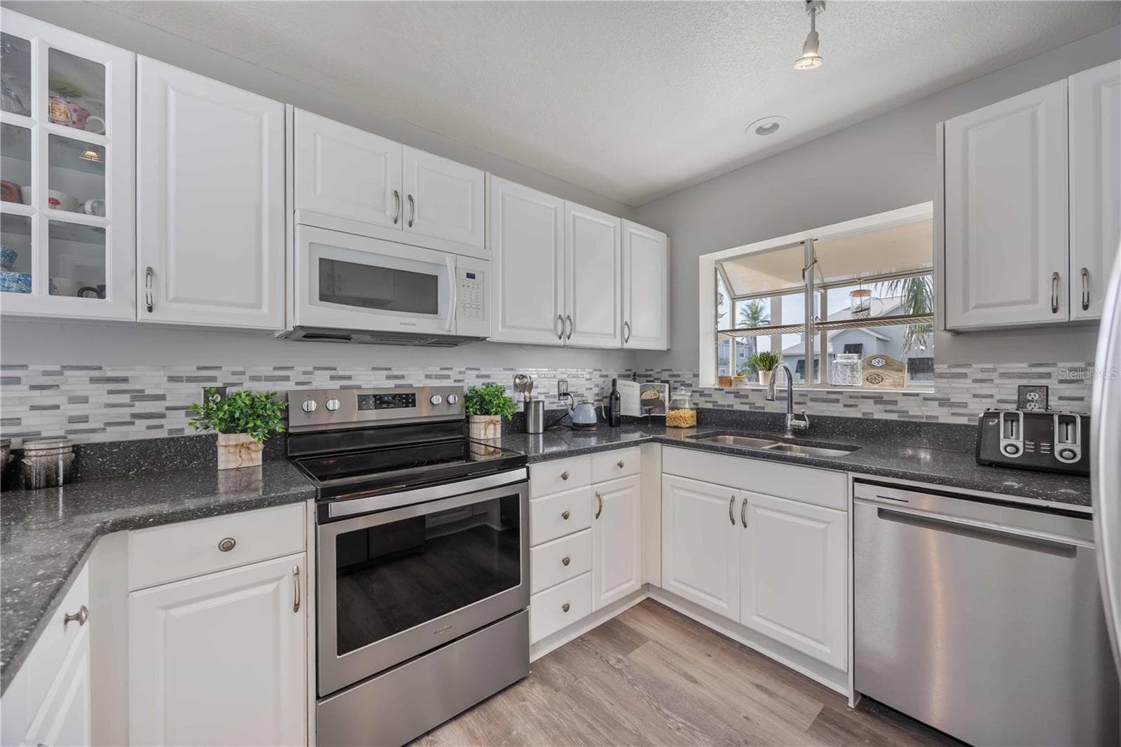 Single Family Residence at 13951 HARBOR VIEW DR, SEMINOLE, photo 14 of 30