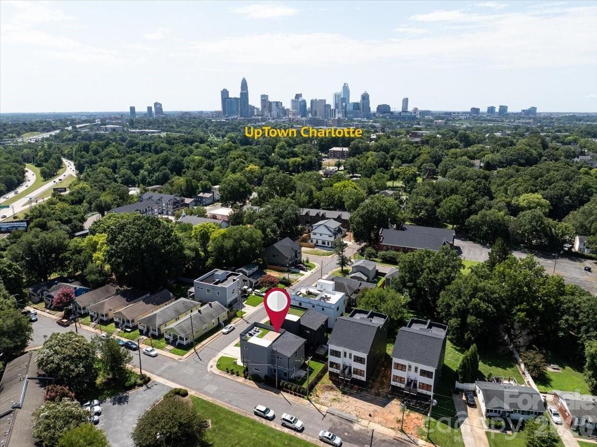 Close proximity to Uptown, the light rail and major highways - 621 Campus Street, Charlotte