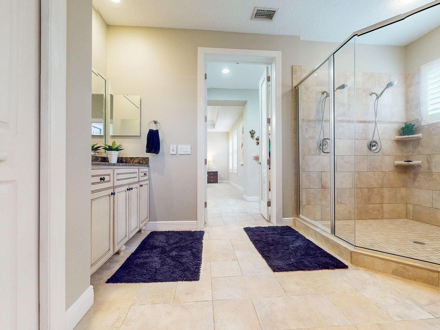 Large Shower enclosure with double shower - 116 S HESPERIDES ST, TAMPA