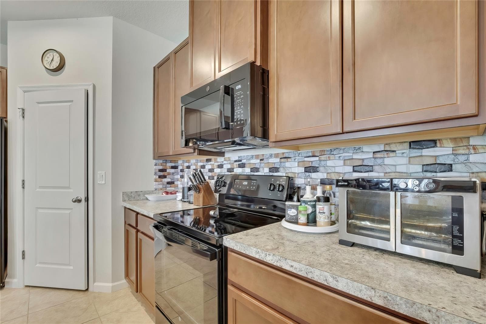 Single Family Residence at 11912 THORNCREST DR, SPRING HILL, photo 14 of 55