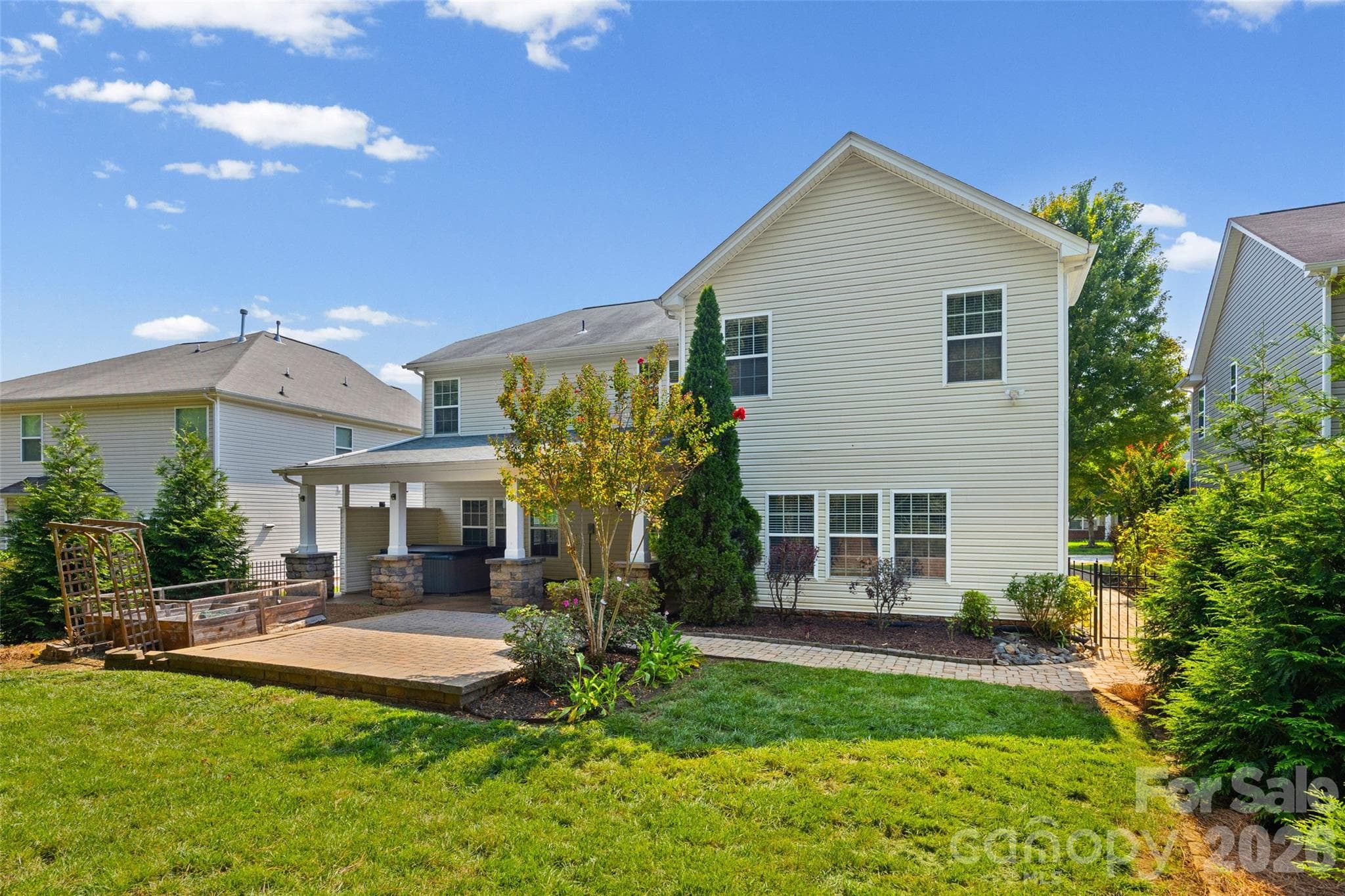 Private back yard backing up to wooded area - 9513 Seamill Road, Charlotte