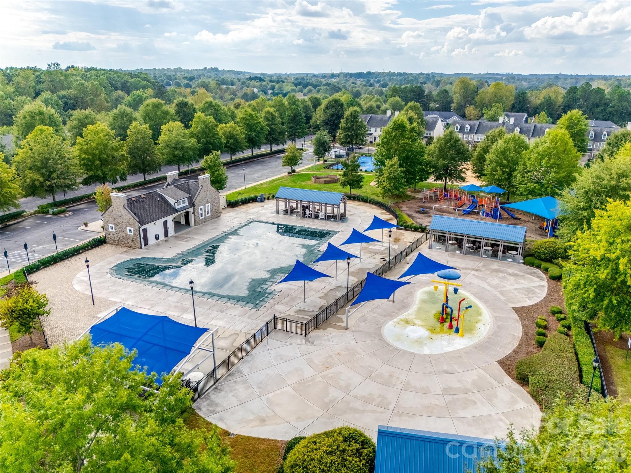 Swimming pool and splash pad - 9513 Seamill Road, Charlotte
