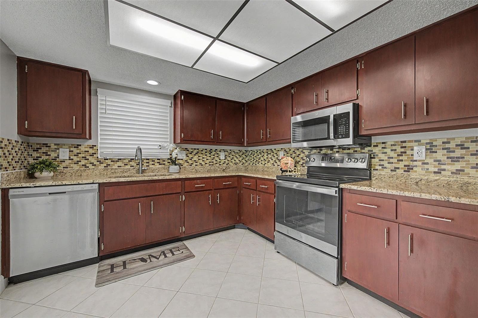 Kitchen - 7800 FAIRLAWN DR, HUDSON