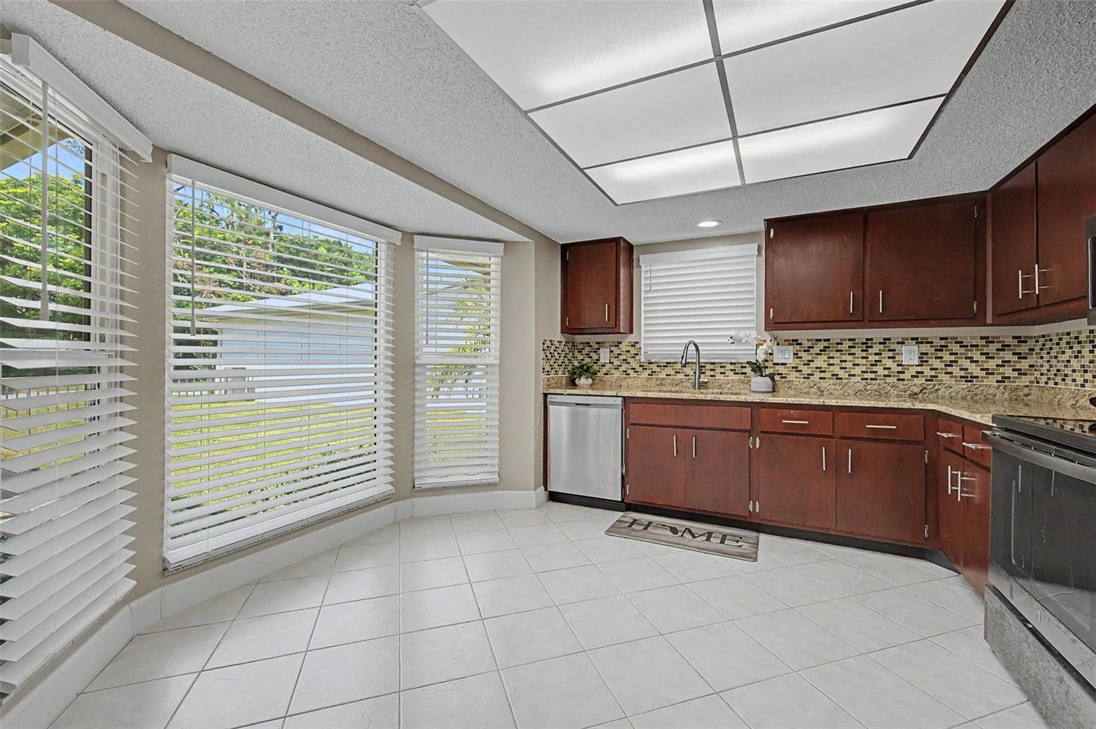 Kitchen - 7800 FAIRLAWN DR, HUDSON