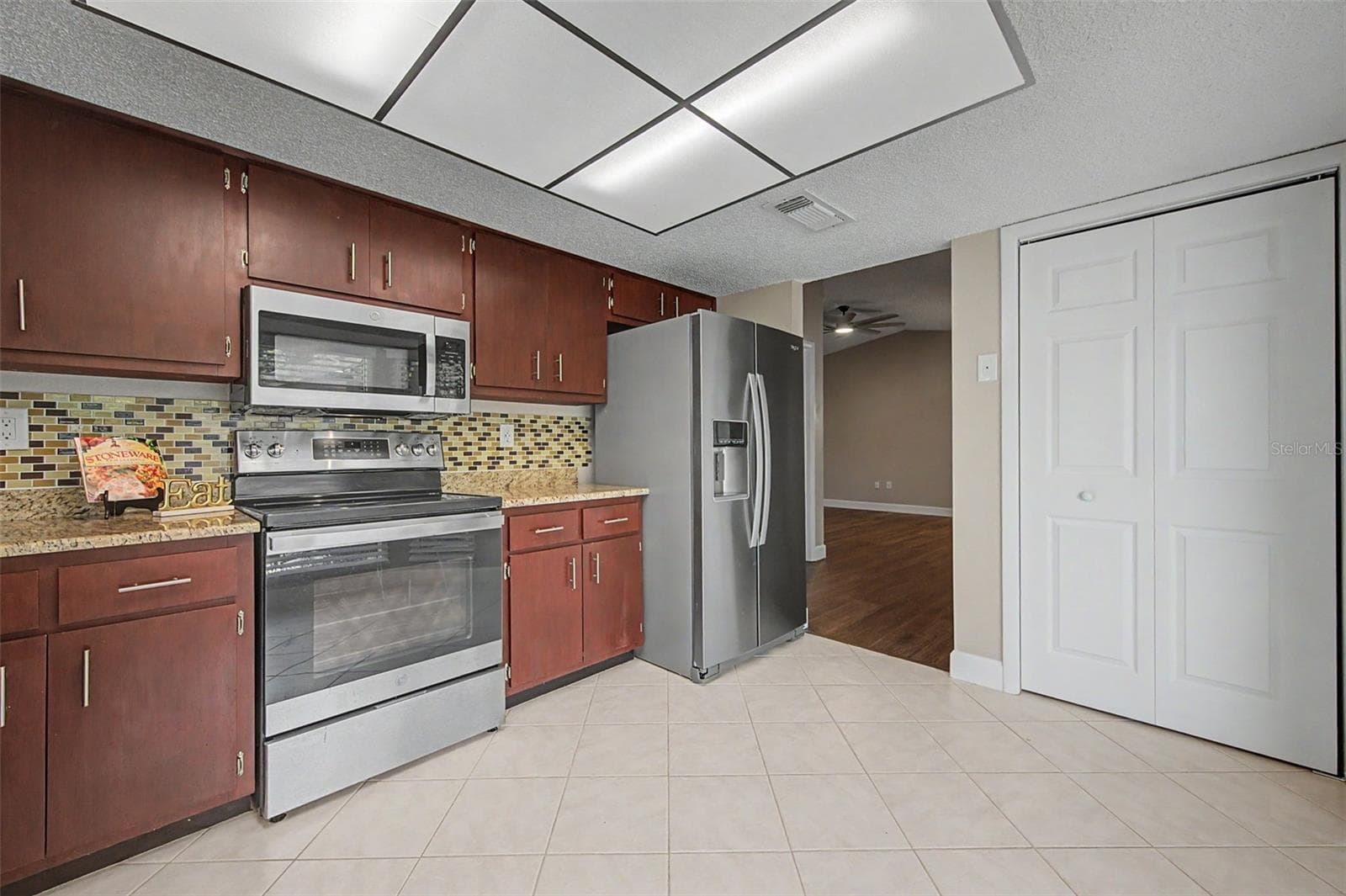 Kitchen - 7800 FAIRLAWN DR, HUDSON