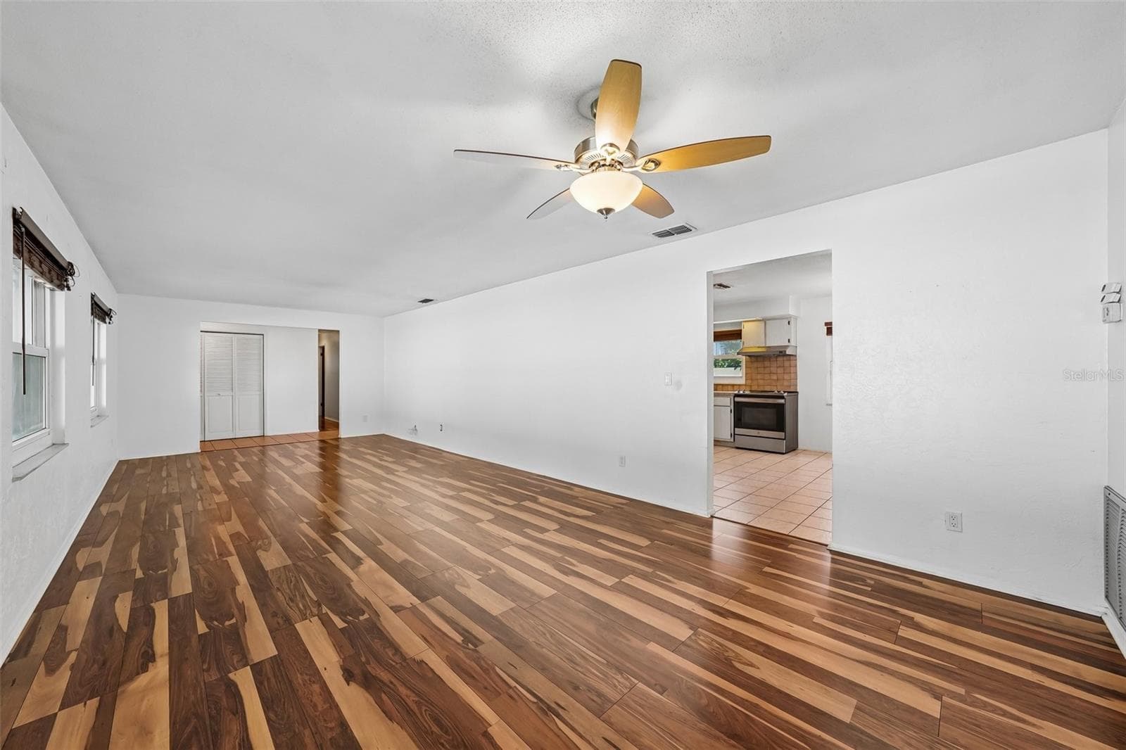 Single Family Residence at 144 8TH AVE N, ST PETERSBURG, photo 7 of 52