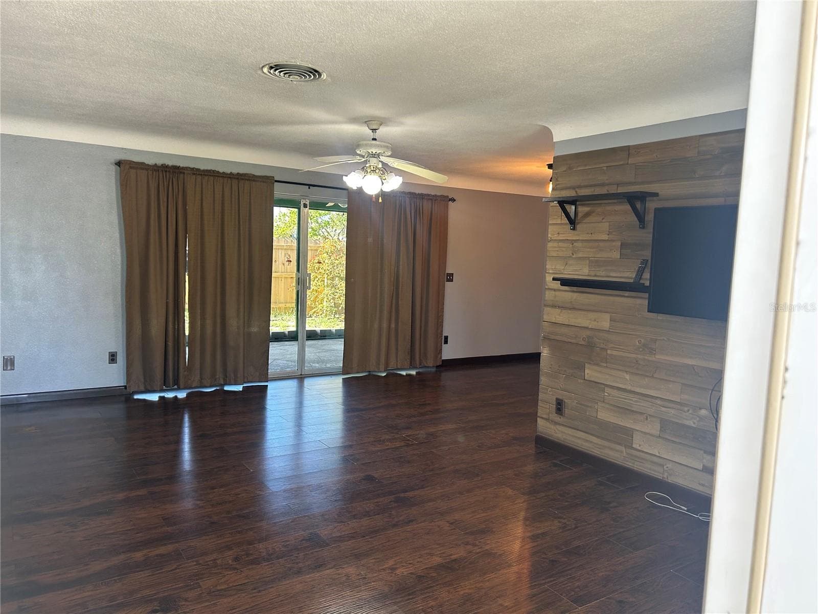 Single Family Residence at 13406 BELLEWOOD AVE, SEMINOLE, photo 4 of 19