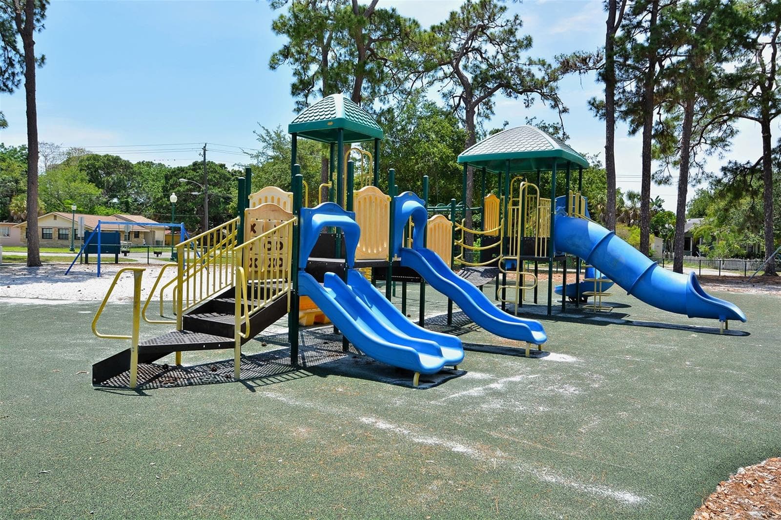Gillespie Park — playground and recreation area - 1685 6TH ST, SARASOTA