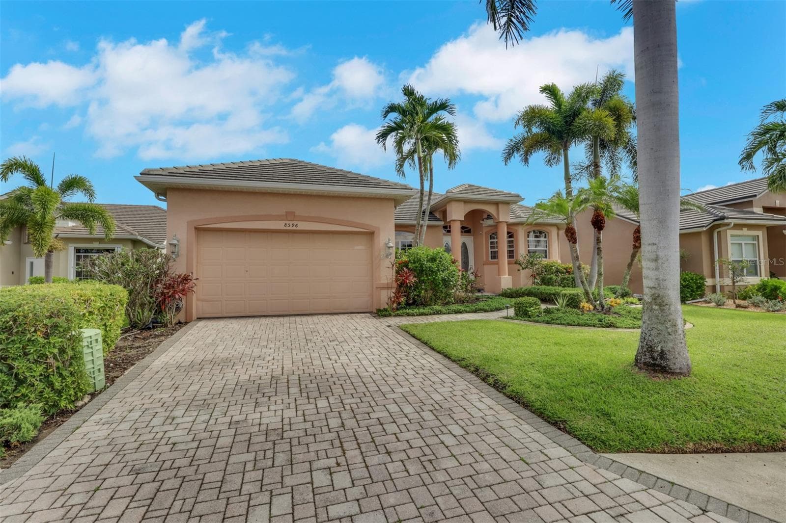 Community of 101 homes - 8596 SOUTHWIND BAY CIR, FORT MYERS