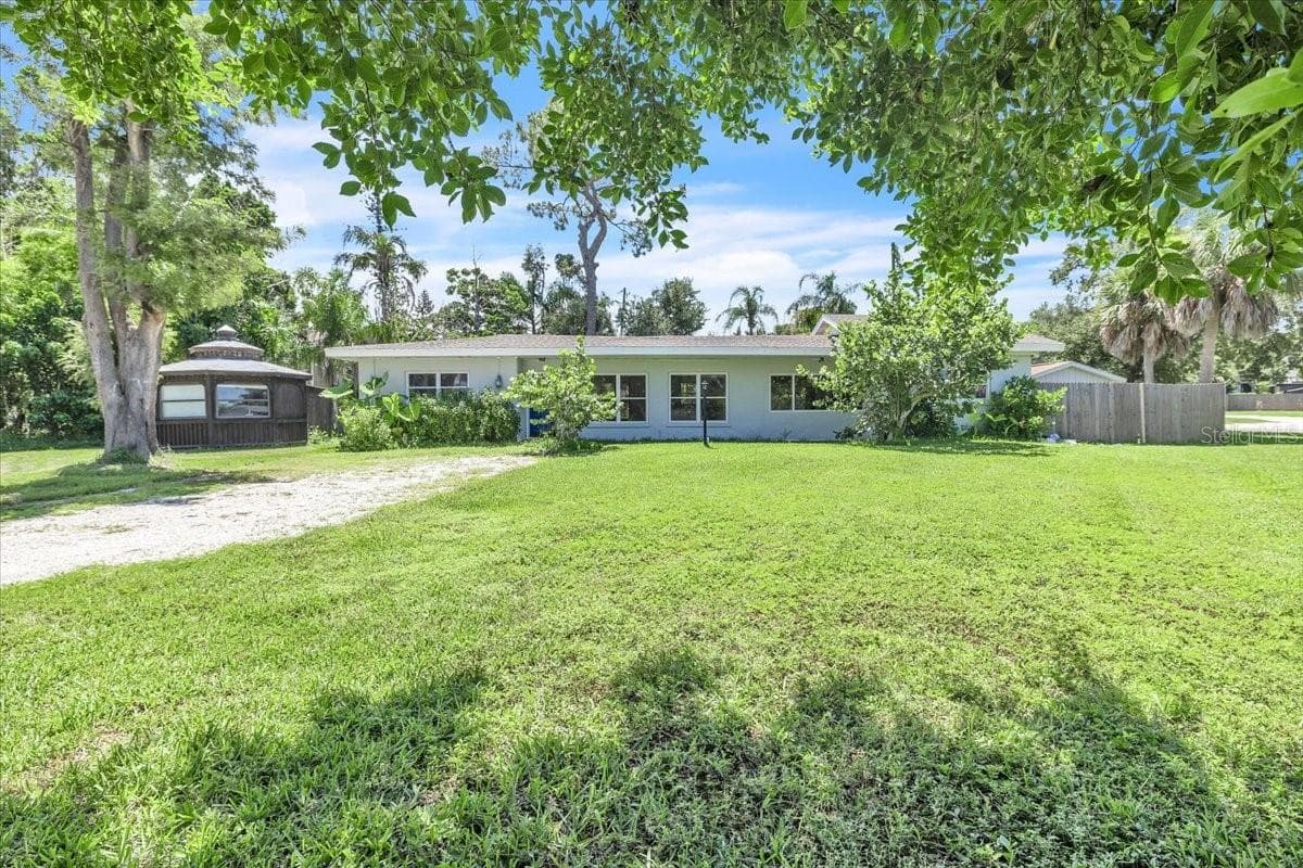 807 LUCILLE AVE