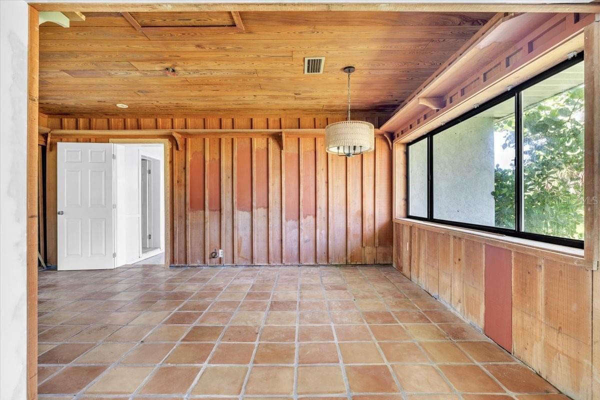 Single Family Residence at 807 LUCILLE AVE, NOKOMIS, photo 13 of 45