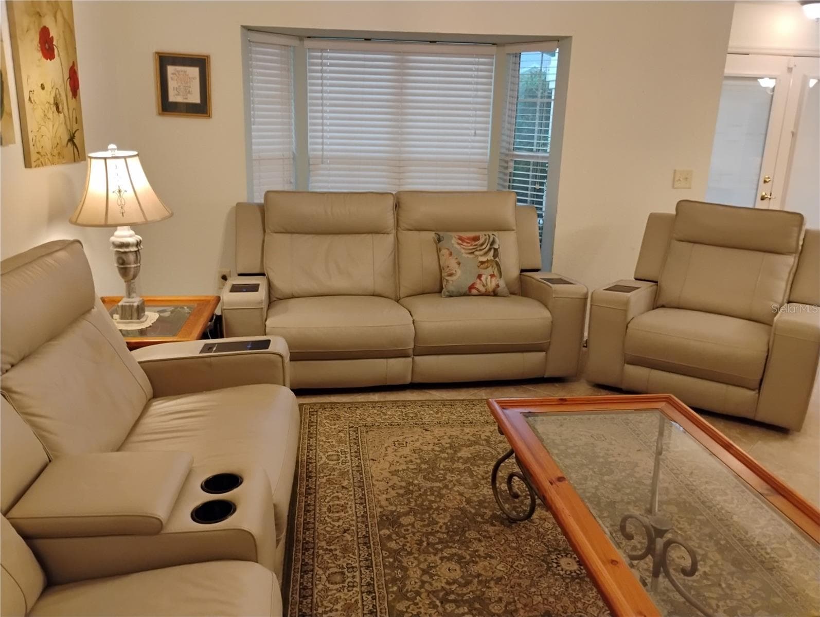 Bay Window Behind Loveseat - 6321 SW 117TH LOOP, OCALA