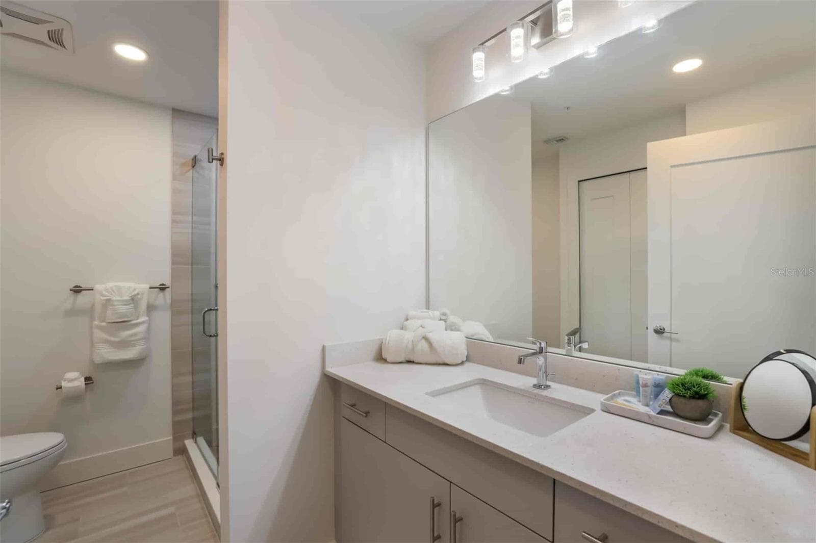 Condominium at 1703 N TAMIAMI TRL #210, SARASOTA, photo 33 of 41