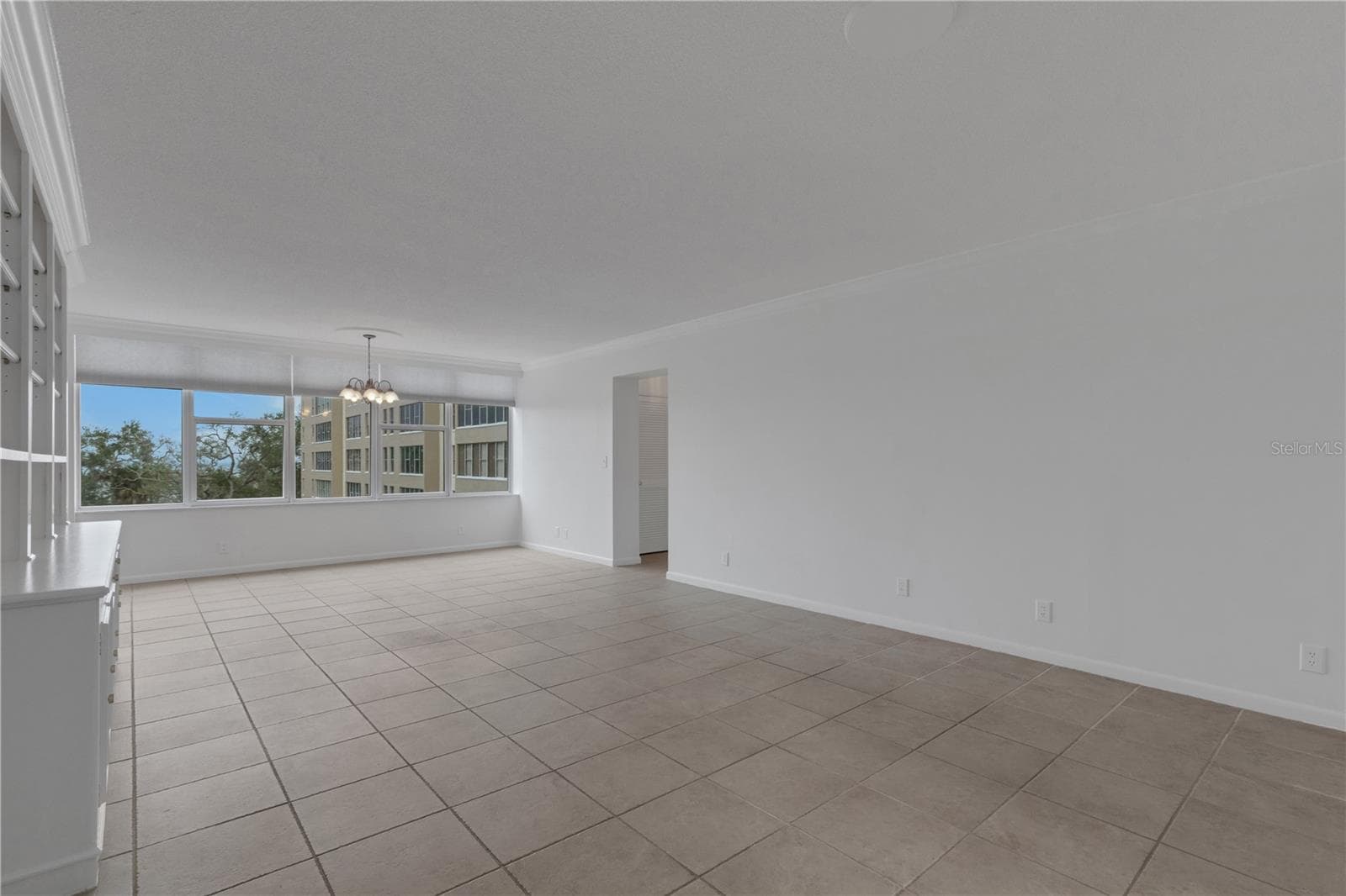 Light and bright - 2403 S ARDSON PL #402B, TAMPA